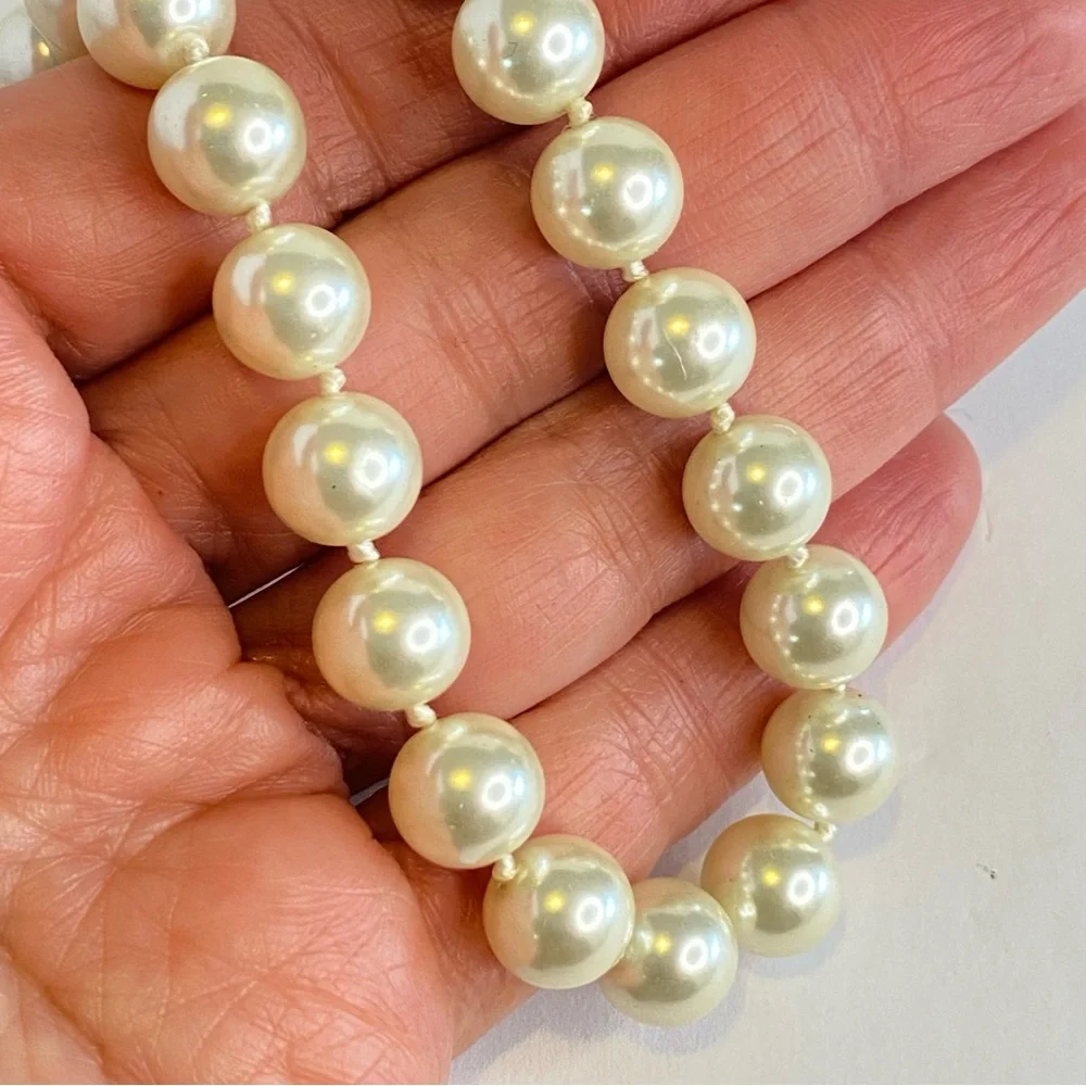 Hand Knotted Faux Pearl Glass Bead Necklace Gold‎ Tone Clasp